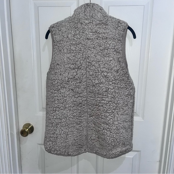 Thread supply women’s fluffy vest s small - Picture 5 of 5